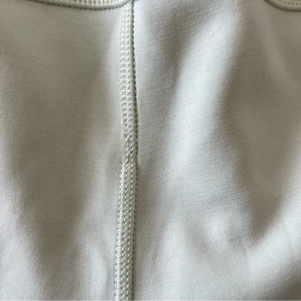 GUC Lululemon Softstreme High-Rise Short 4"
Kohlrabi Green
Size 8 - Picture 3 of 6